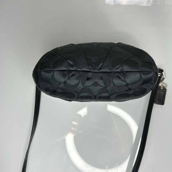 NWOT Coach black signature pleated fabric swing pack bag - Picture 5 of 13